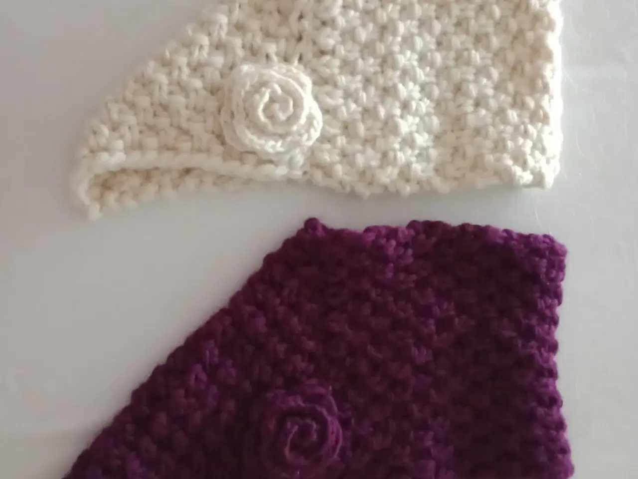 Billede 1 - Strikket tørklæde 2 farver