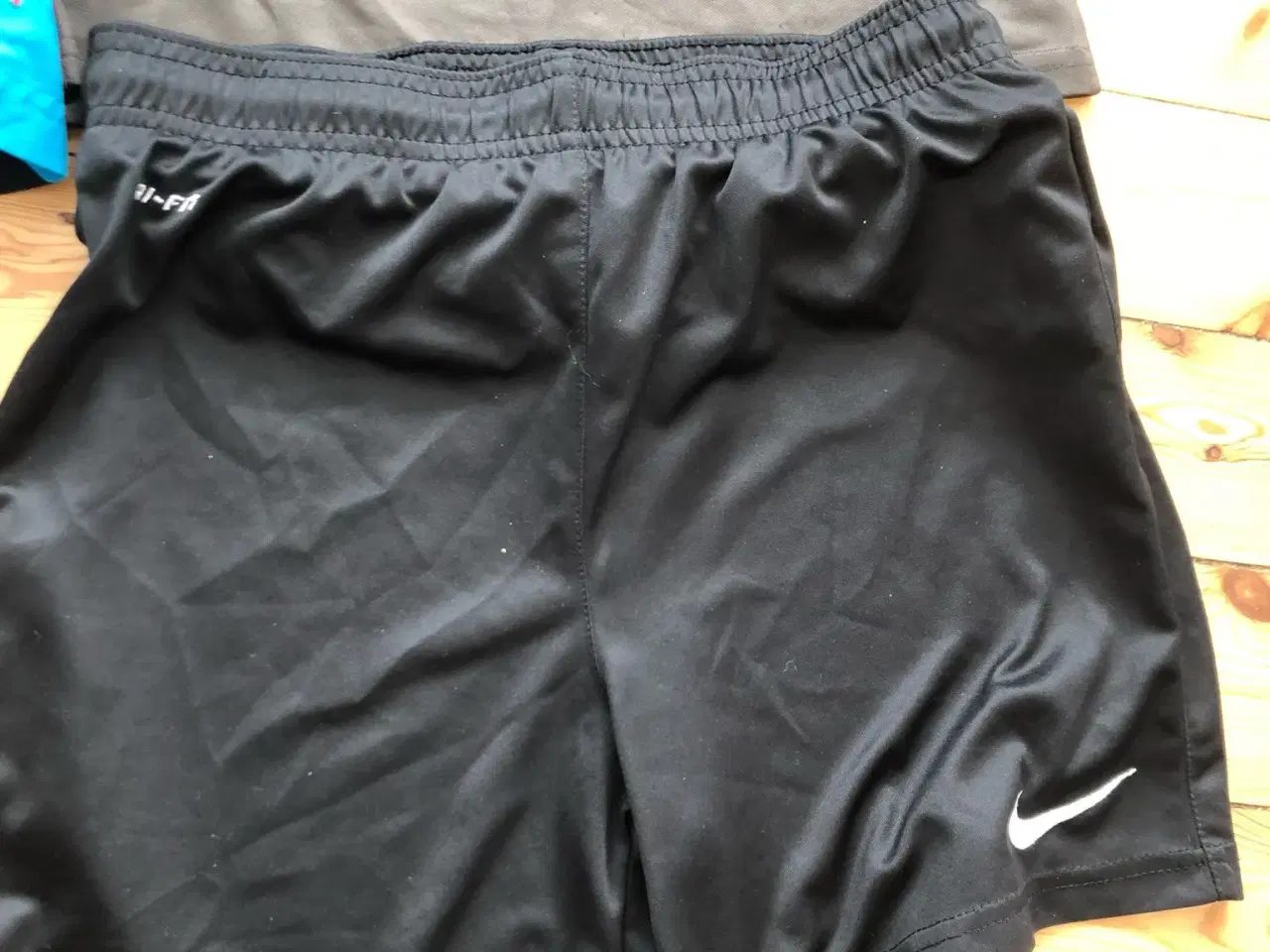 Billede 3 - Sportstøj og badebukser