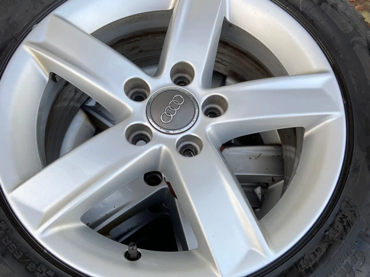 Billede 1 - Meget fine Audi alufælge med næsten nye vinterdæk 