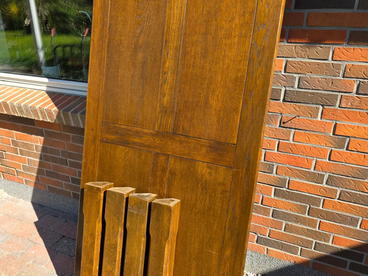 Billede 3 - Mørkt Spisebord Af Træ – God Stand