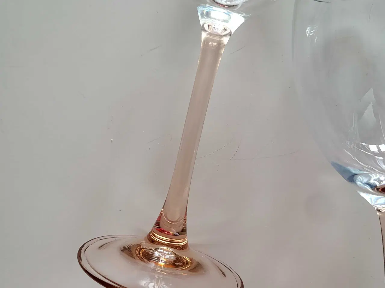 Billede 3 - Lyserød Luminarc vinglas