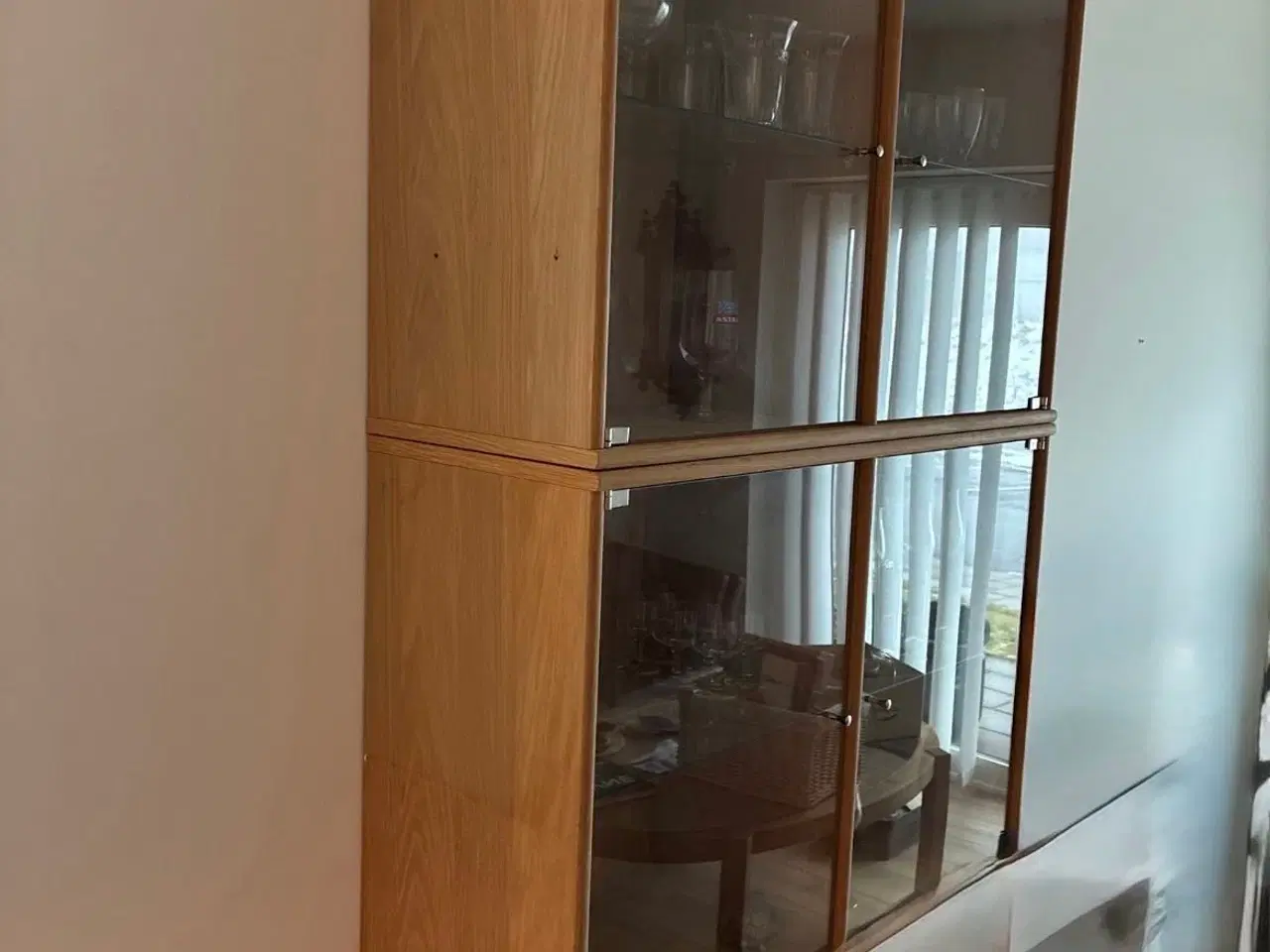 Billede 3 - Vitrineskab til ophæng. 2 stk