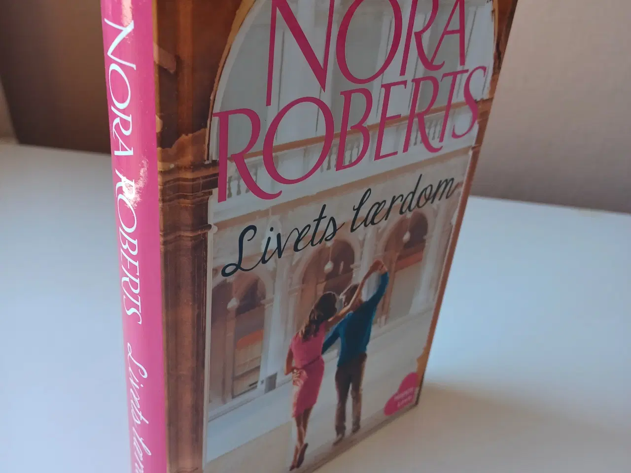 Billede 2 - Livets lærdom af Nora Roberts