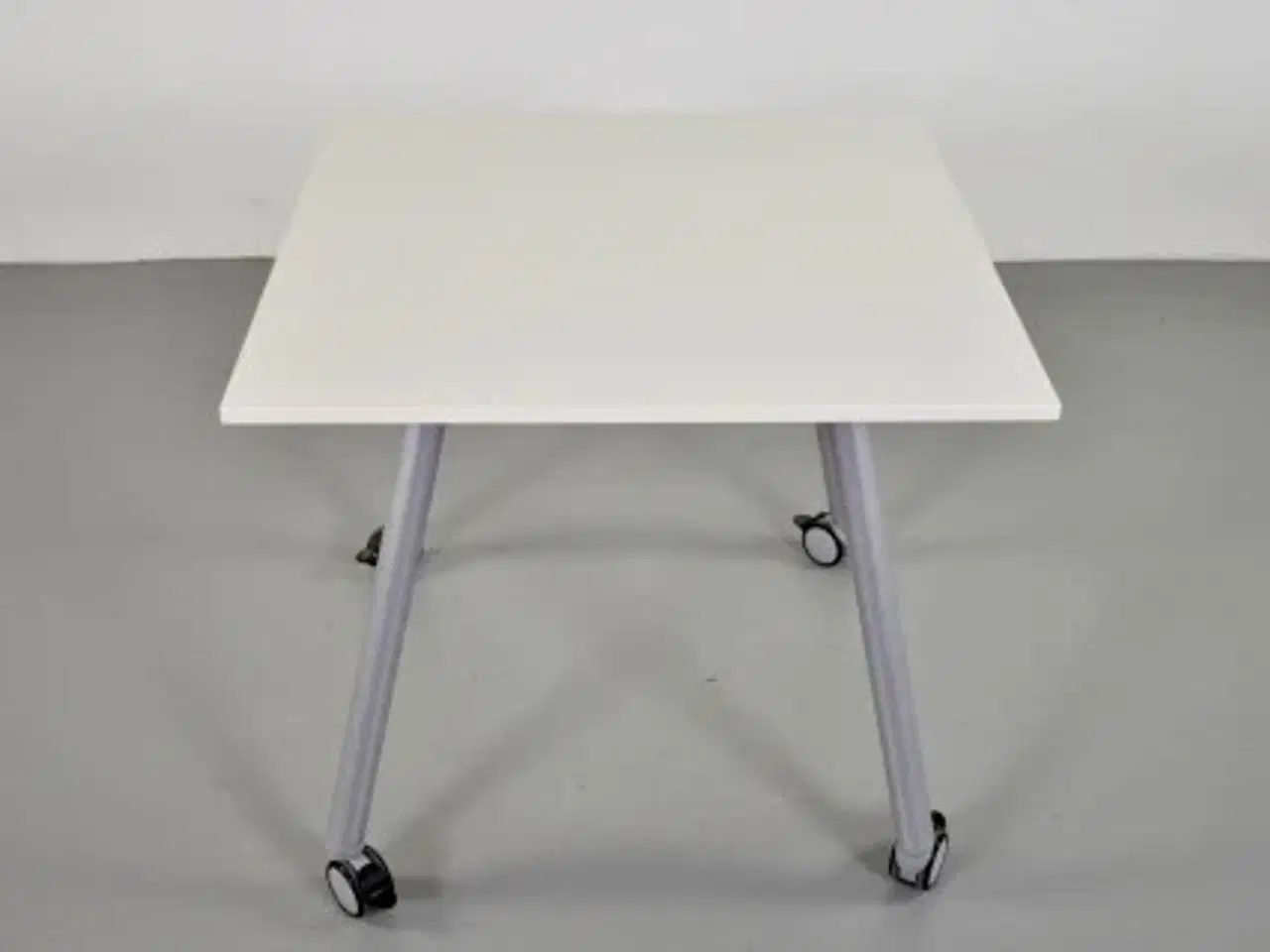 Billede 1 - Cafe-/mødebord med hvid firkantet plade og på hjul