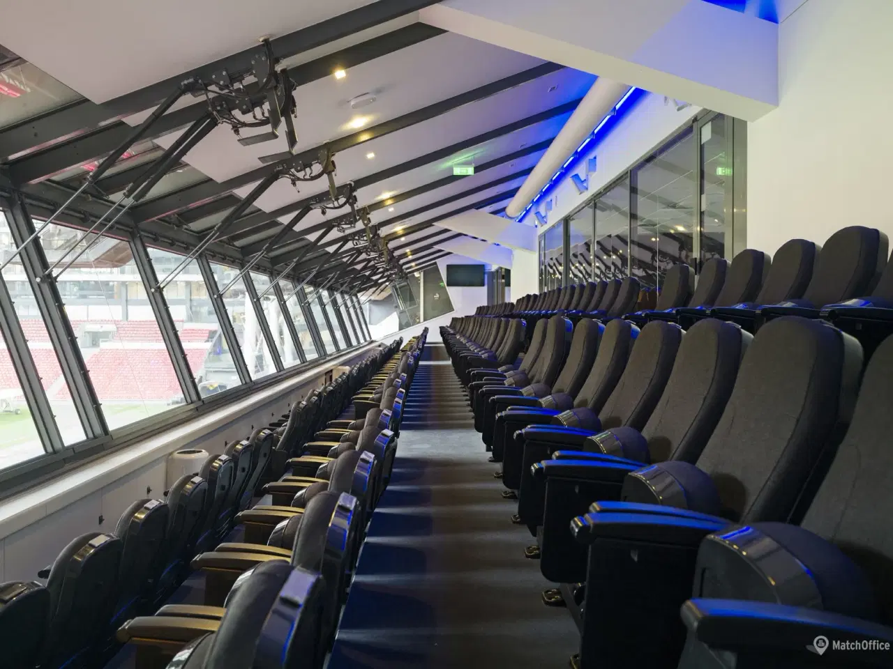 Billede 21 - Med kontor i Parken kan I spille bold med de bedste