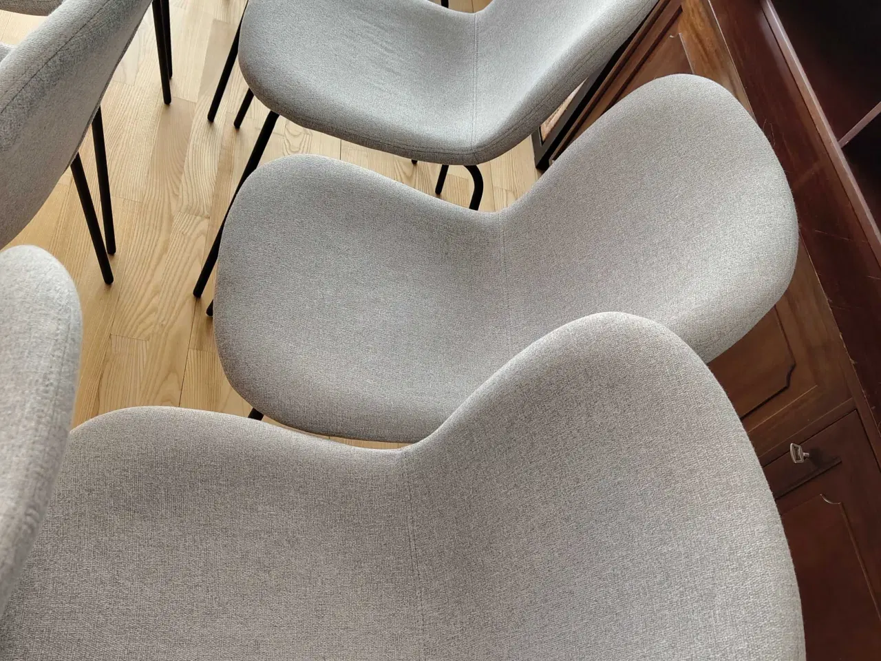 Billede 3 - 8 spisebordsstole i lysegrå