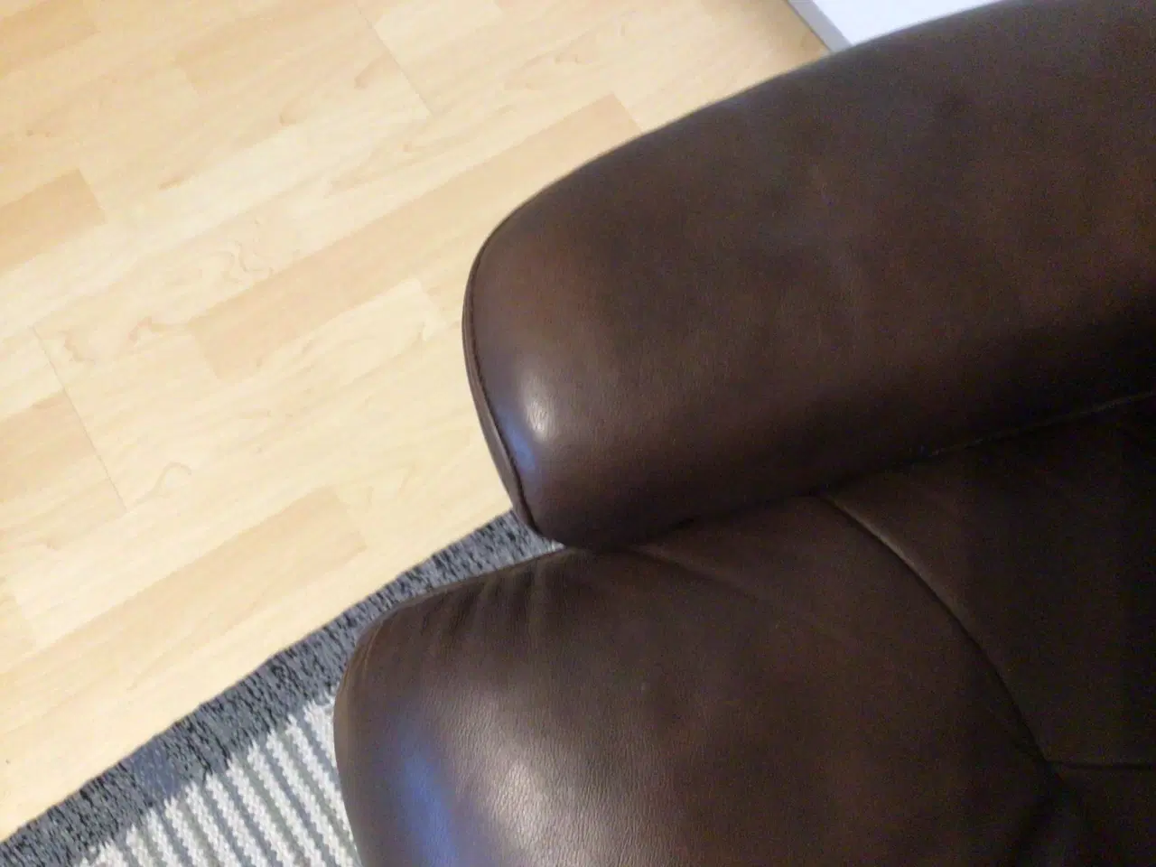 Billede 8 - 4 år gl Stressless stol m/elektronisk skammel