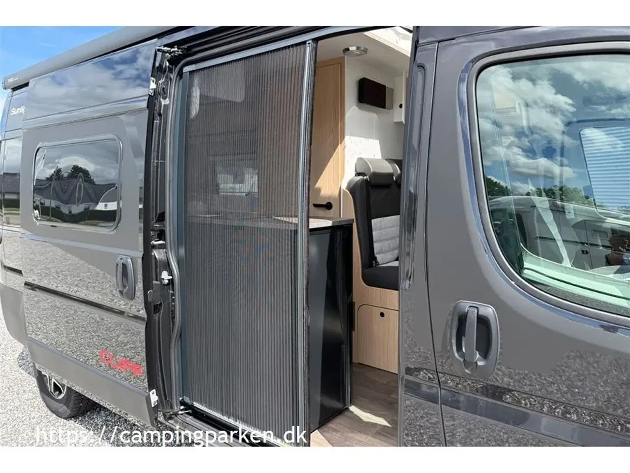 Billede 7 - 2025 - SunLight Cliff   Sunlight campervan i Adventure, under 6 meter, sort metallic, automatgear  og meget udstyr!