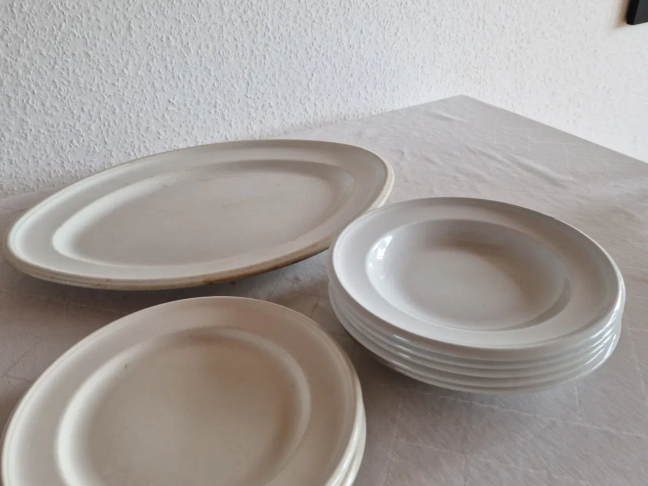 Billede 2 - Aluminia Fad og 8 tallerkner.