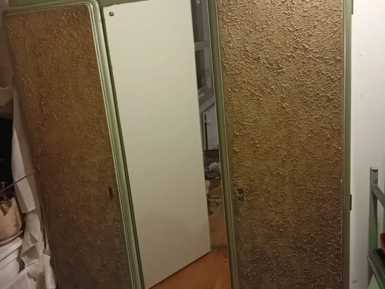 Billede 1 - Charmerende antikt grønt skab i jugendstil