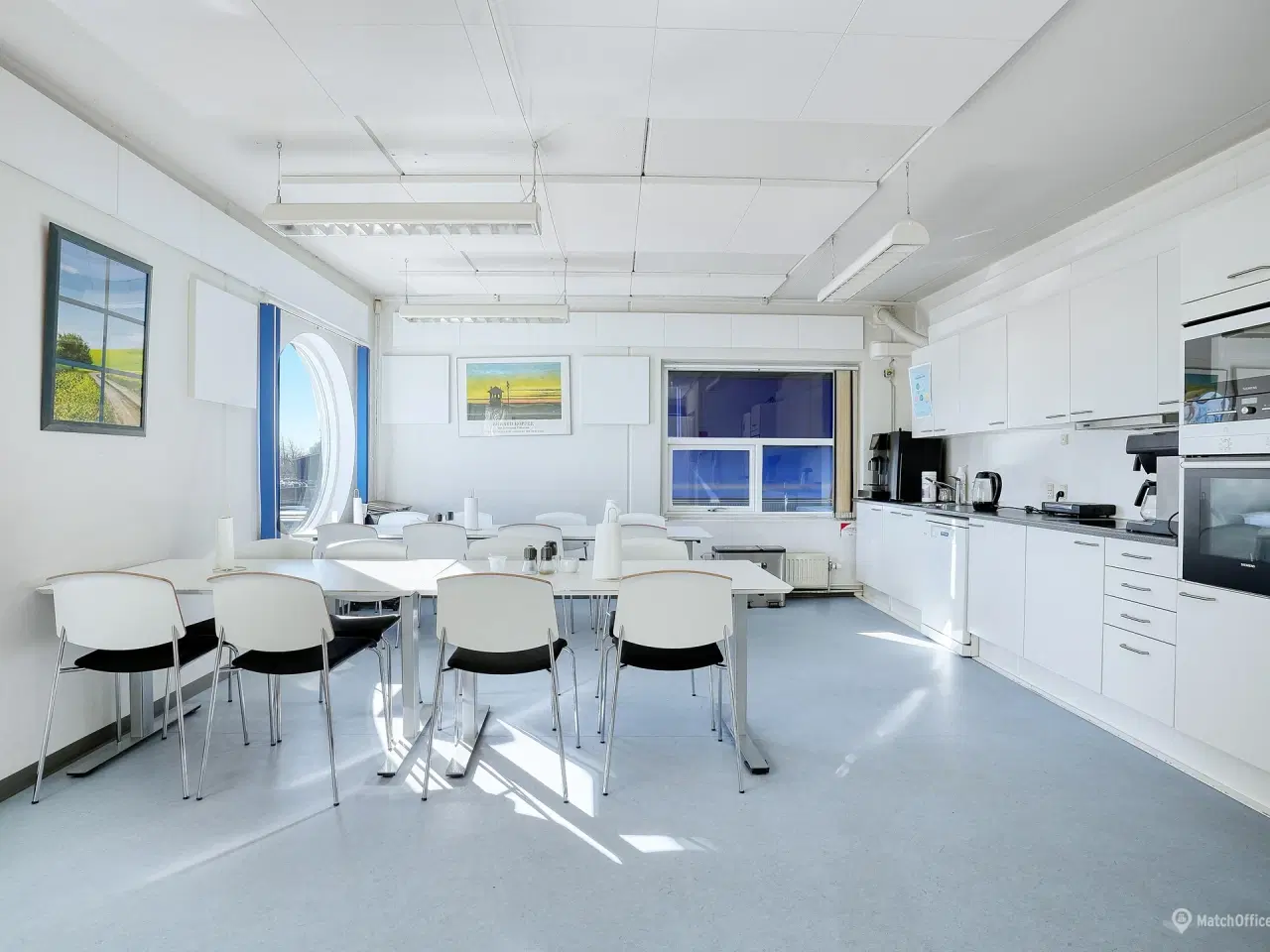 Billede 4 - Højloftet lager med 2 store porte samt administration i 2 etager tæt på E20/E47 og Ring 4