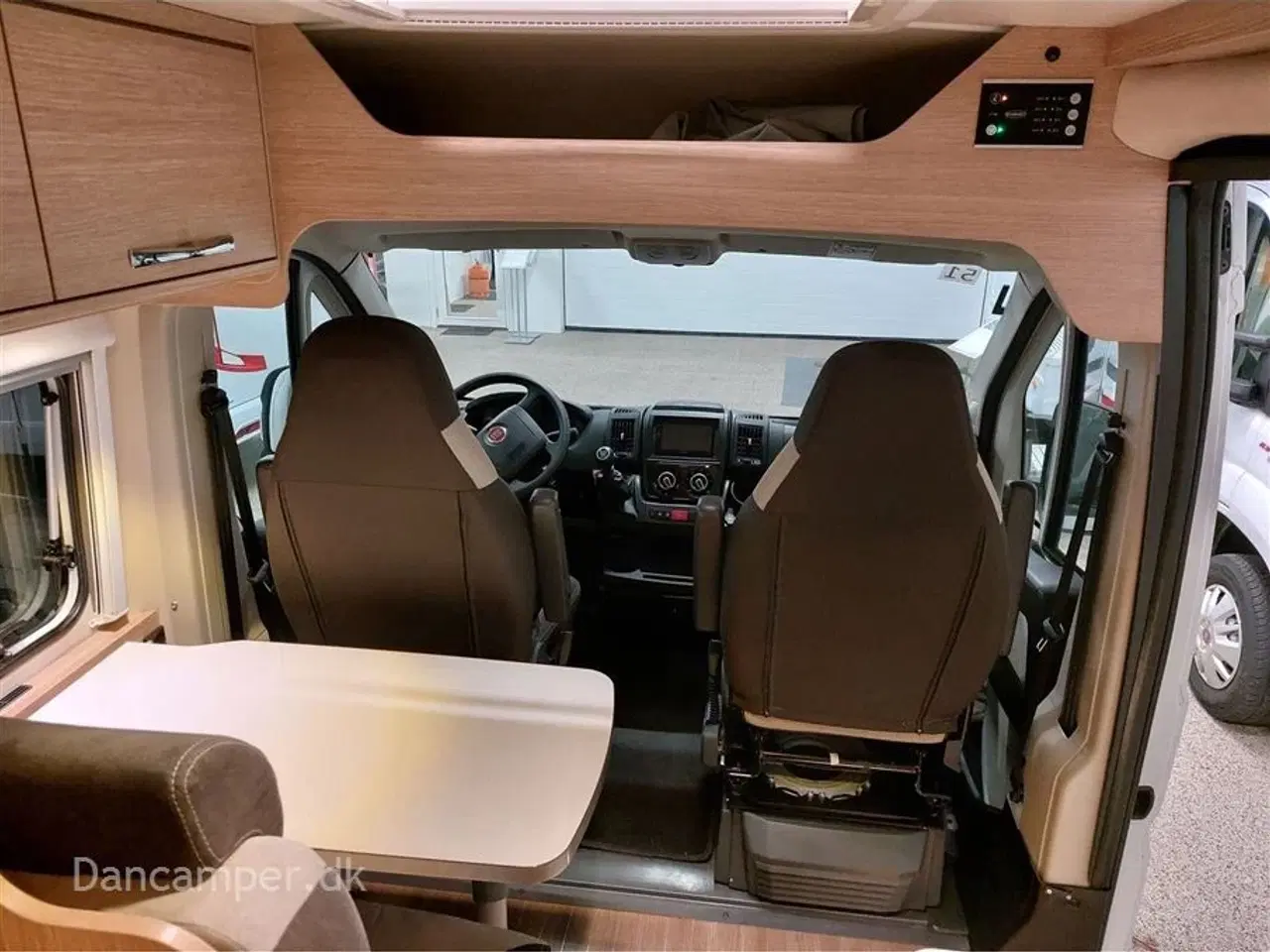 Billede 11 - 2017 - RoadCar R 600   MESSEPRIS kr. 524.900,- SPAR kr. 25.000,- Road Car R600 Van. 6 meters vogn med 6-trins manuel gear og anhængertræk