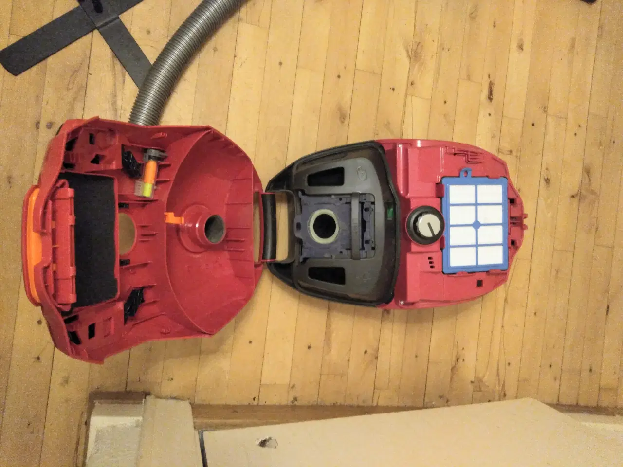 Billede 5 - Rød støvsuger næsten som ny