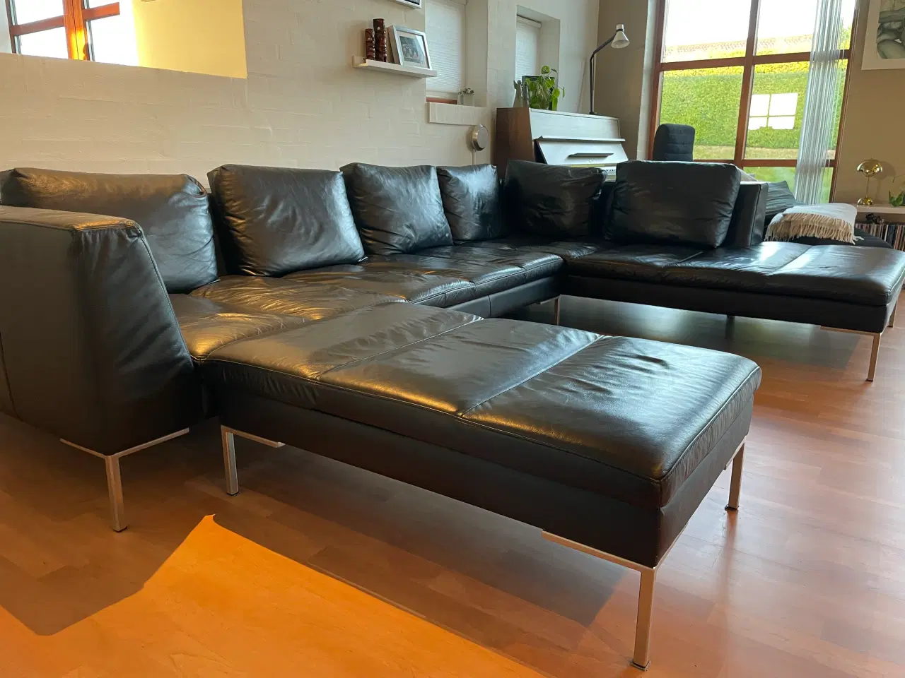 Billede 2 - Læder hjørnesofa med open end og løs puf