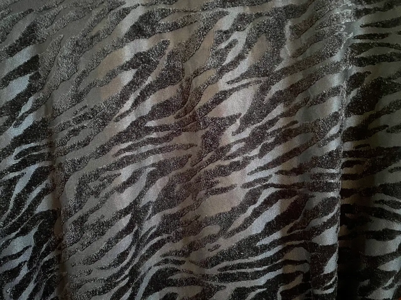 Billede 5 - Sort cardigan i zebra print - str. M