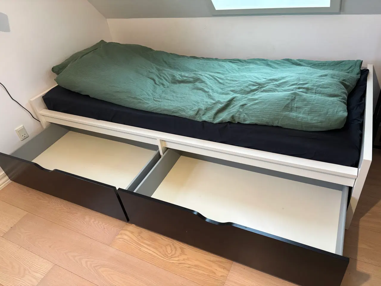 Billede 2 - Seng med skuffer 90x200 cm
