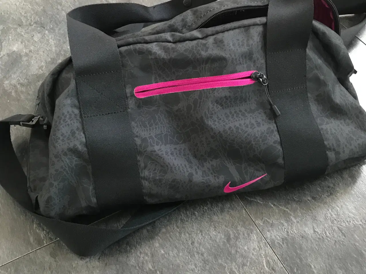 Billede 1 - Velholdt / som ny - Nike taske 