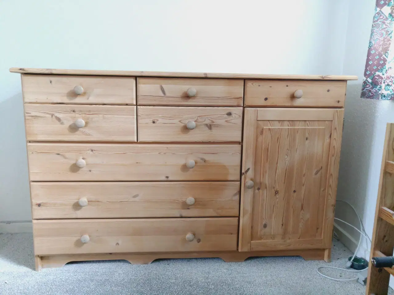 Billede 1 - Kommode skænk fyrretræ med skuffer og skab natur