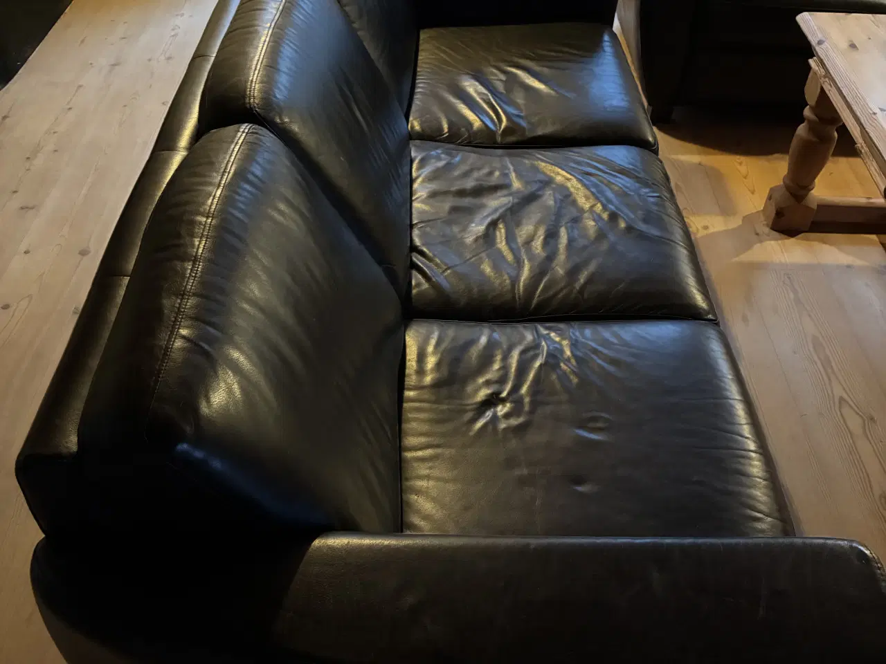 Billede 2 - Sofasæt i sort læder