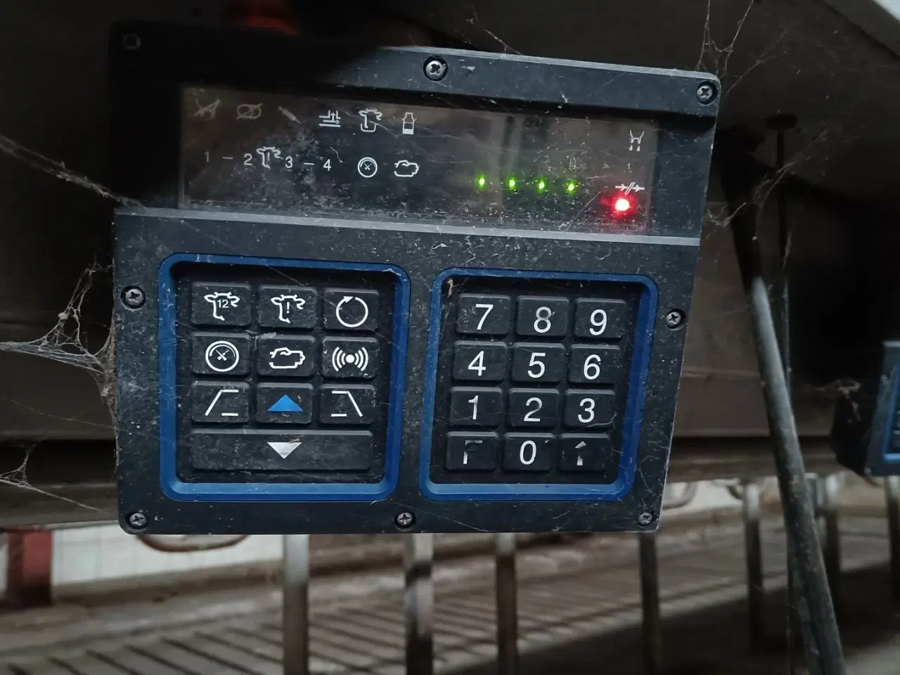 Billede 6 - - - - Malkestalden til 20 stk. med mælkemåler