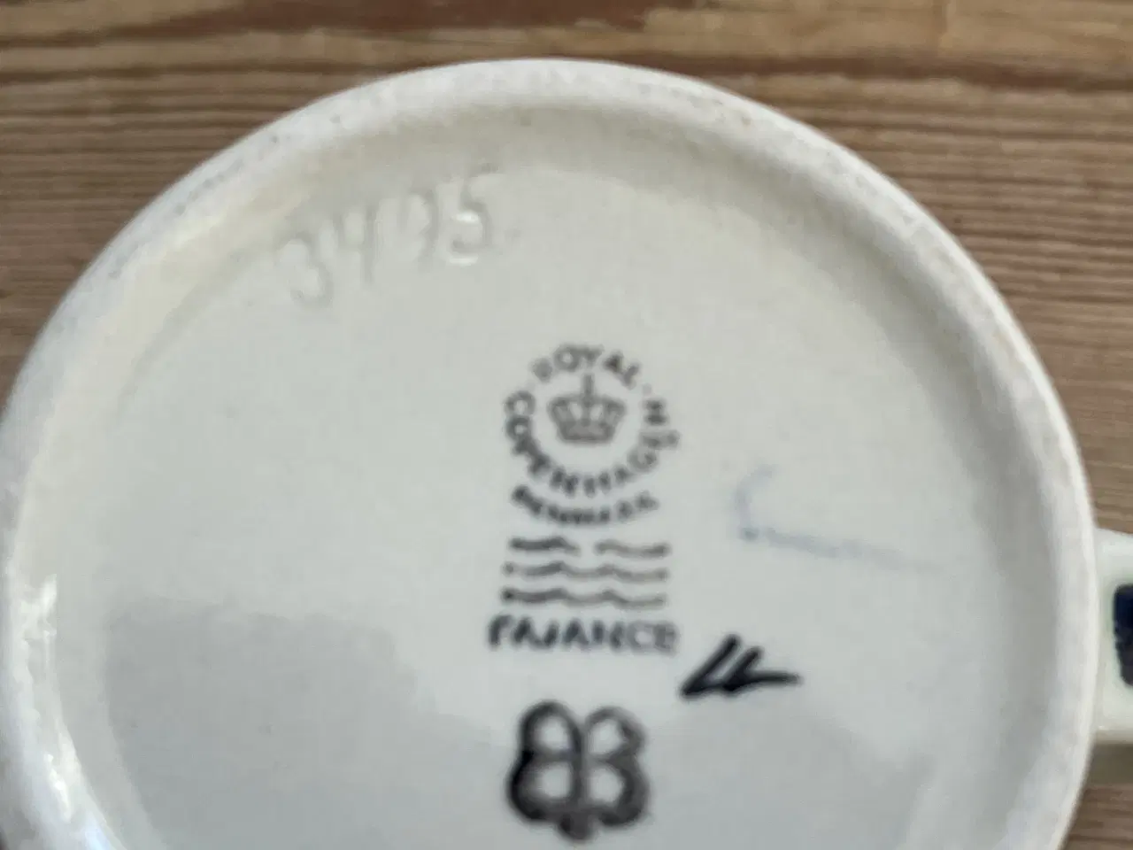 Billede 8 - Royal Copenhagen lille Årskrus 1975