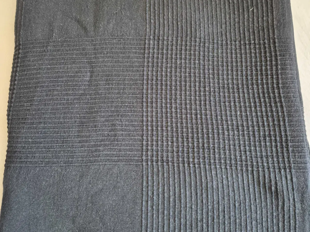 Billede 1 - Sort sengetæppe i bomuld