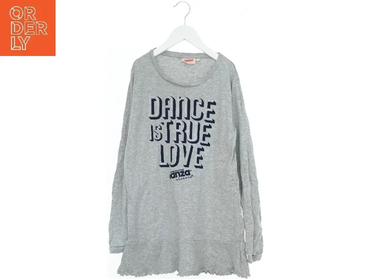 Billede 1 - Grå bluse med tekstprint fra Dimension Danza (str. 170)