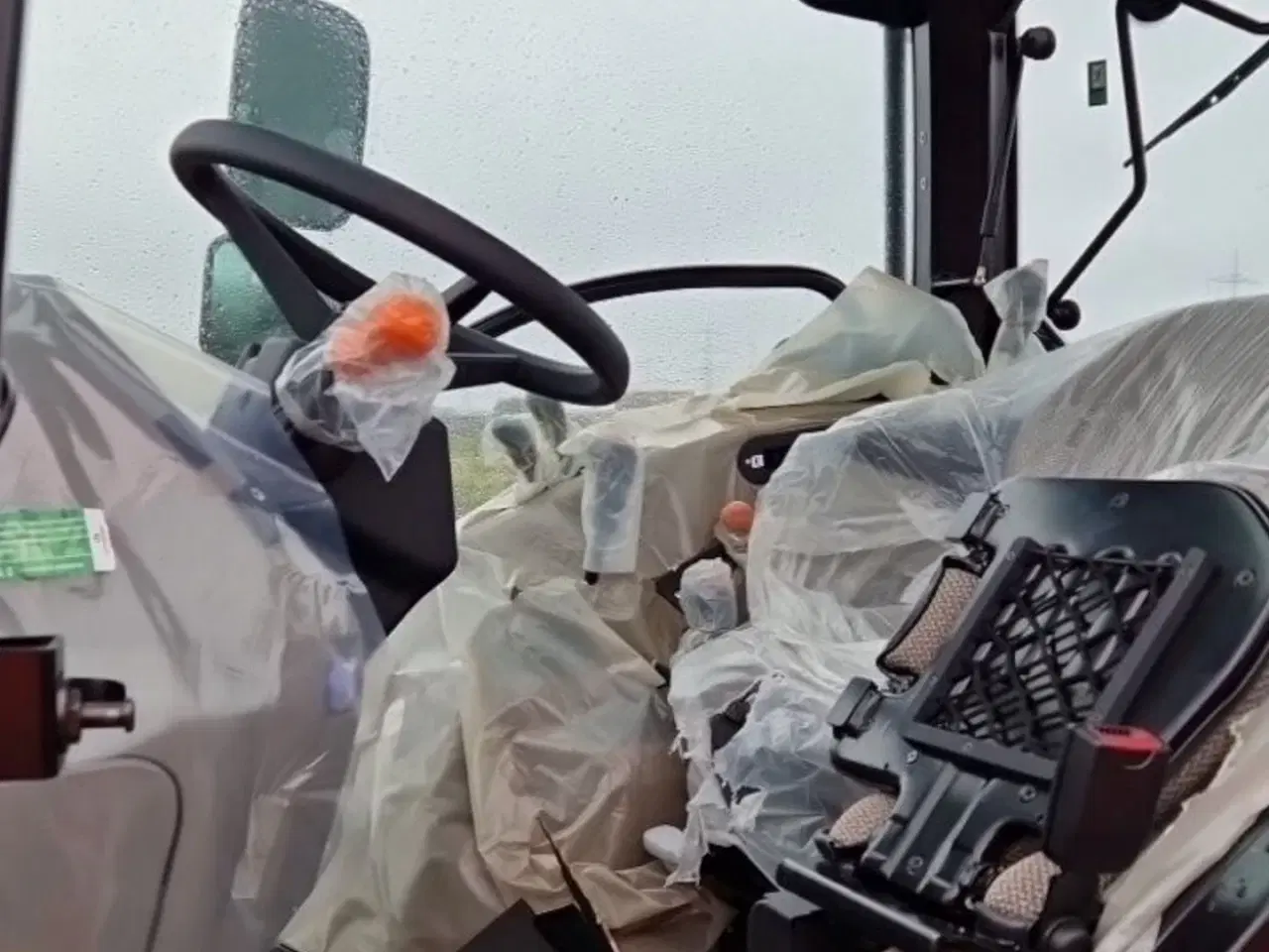 Billede 3 - Case IH Farmall 75 A Koblingsfrit vendegear og brede hjul.