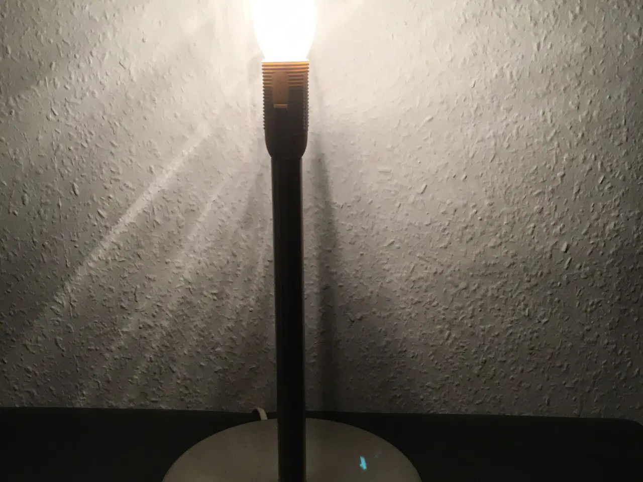 Billede 1 -  Bordlampe, Rustfri stål  med et flot lys