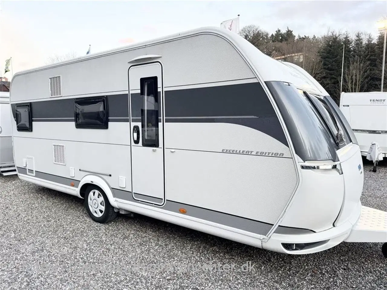 Billede 2 - 2022 - Hobby Excellent Edition 545 KMF   Dobbeltseng-Køjer-Aircon-Mover-Telt