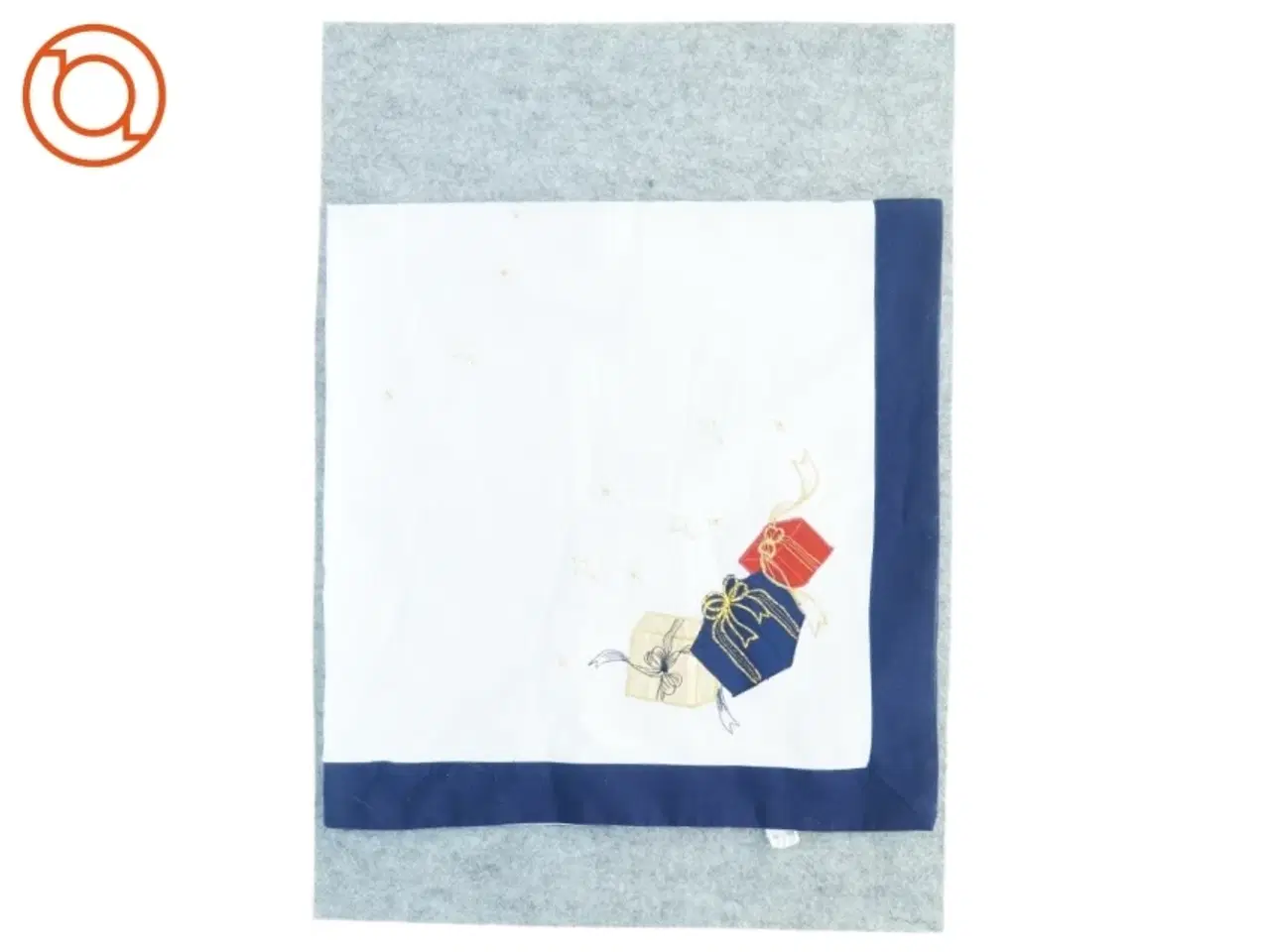 Billede 1 - Tæppe til juletræ (str. 82 x 82)