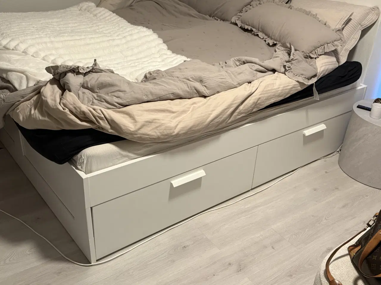 Billede 1 - BRIMNES Sengestel m. opbevaring, hvid, 180x200 cm