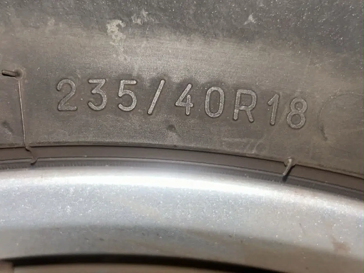 Billede 6 - 18” fælge med sommerdæk – 235/40 R18 – klar til br