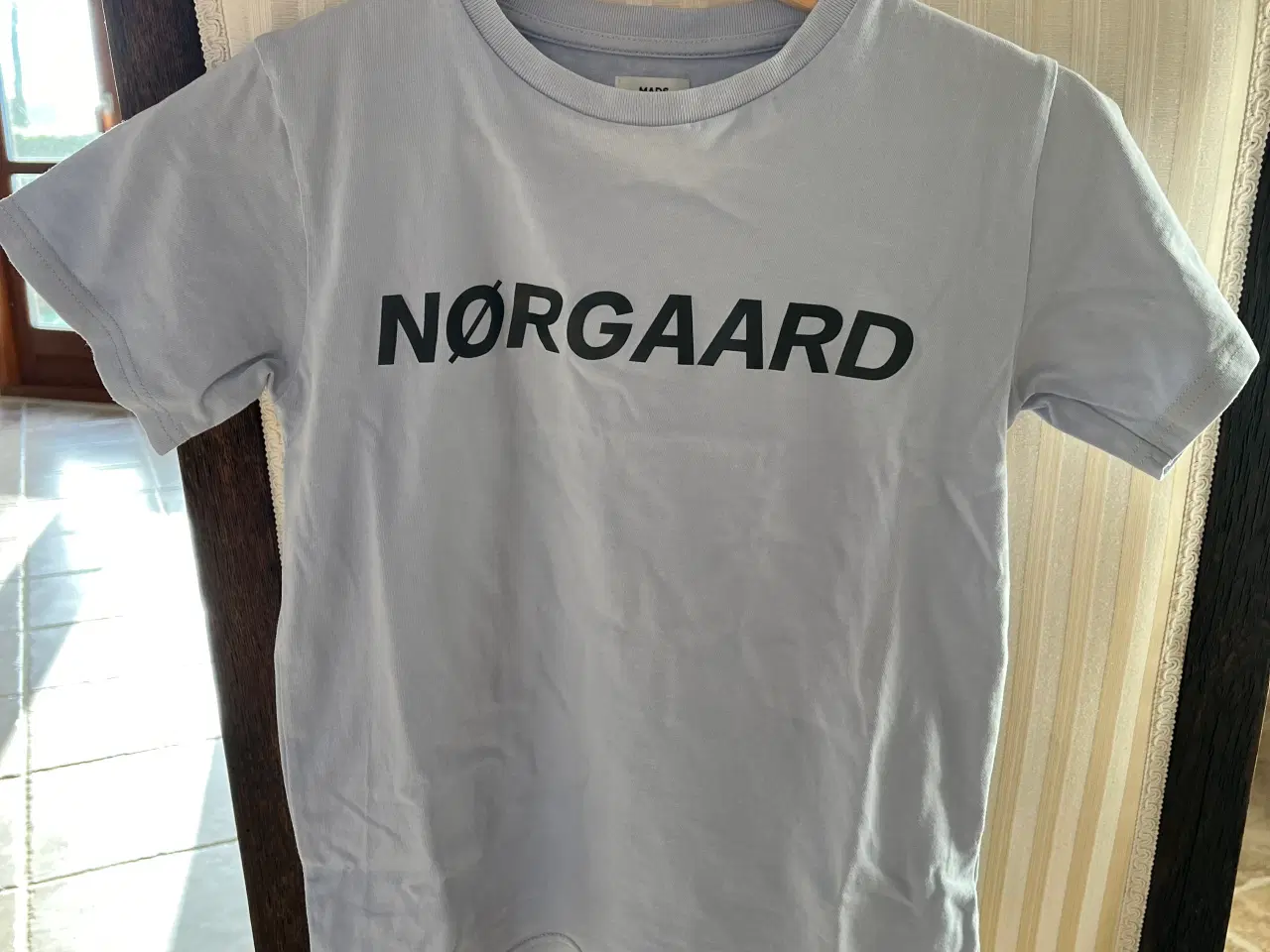 Billede 1 - T shirt Mads Nørgaard str 10 år. Svag lyseblå farv