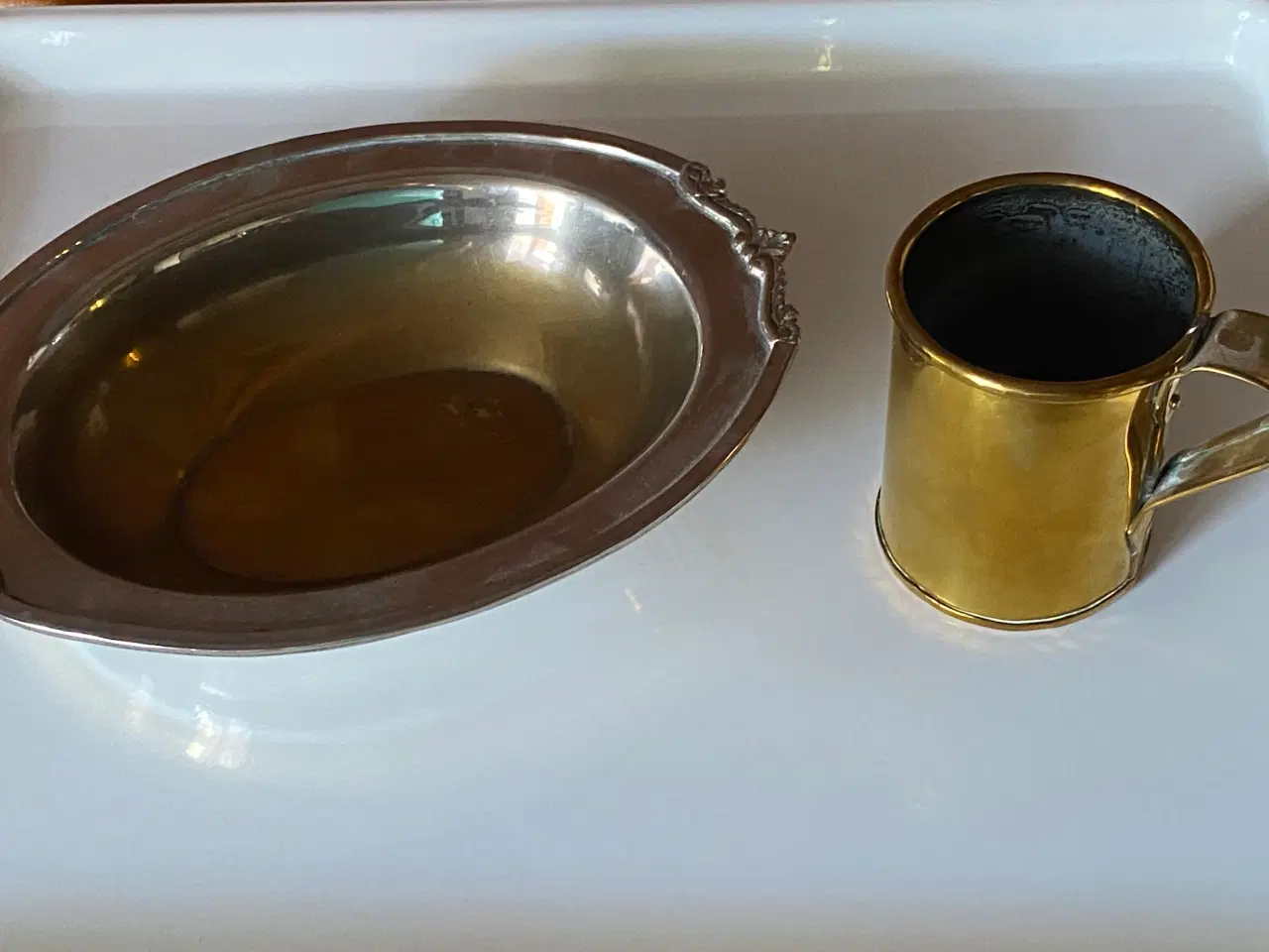 Billede 2 - Sølvfad og mindre messing kande med hank, kr. 40,-