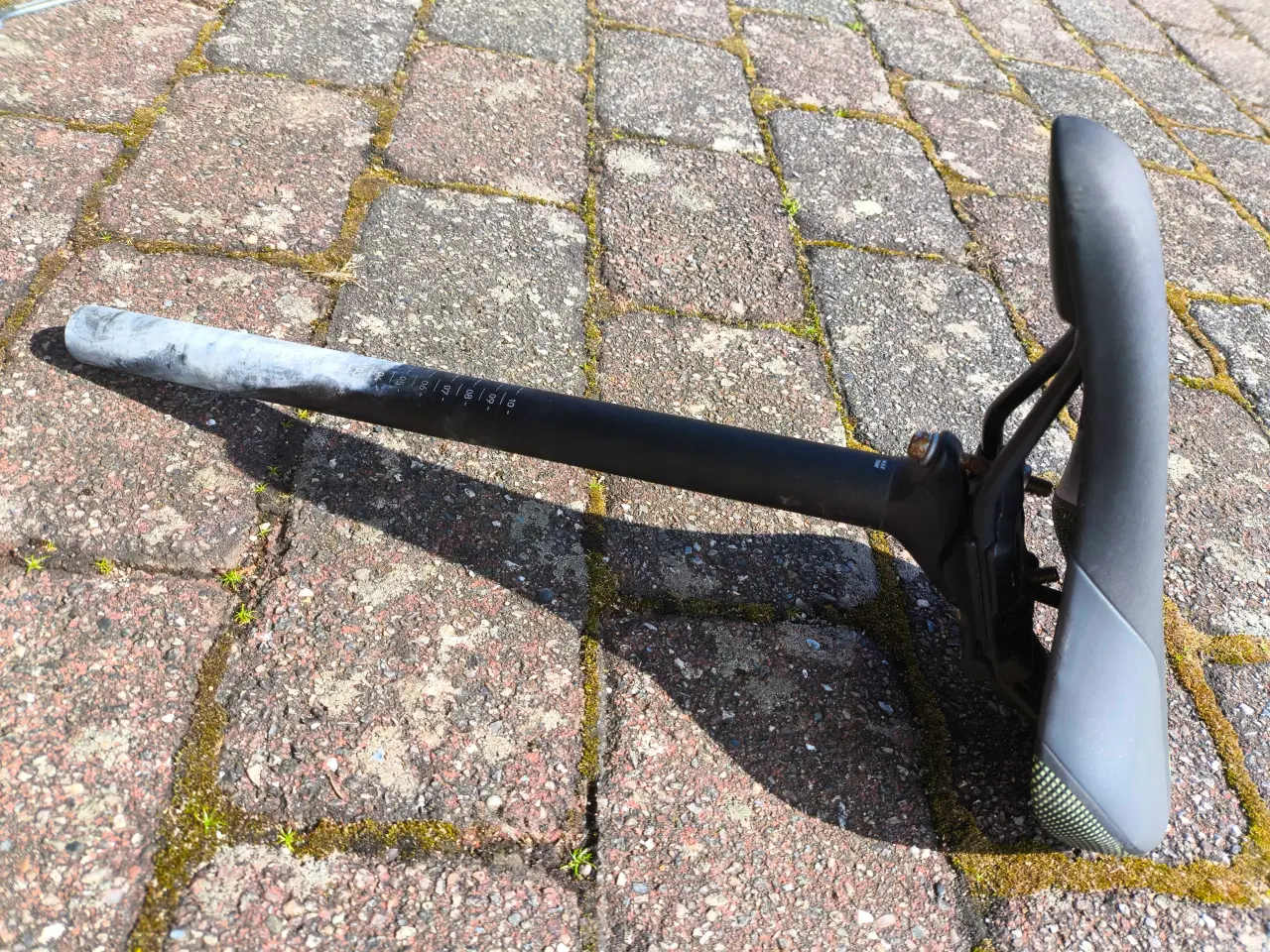 Billede 1 - CUBE Action Team Sadel + Sadelpind