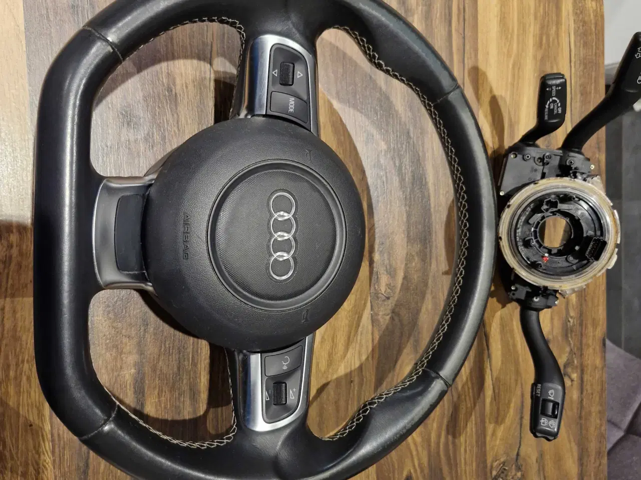 Billede 1 - Super Lækkert orginal fladbundsrat til Audi a4 b6 