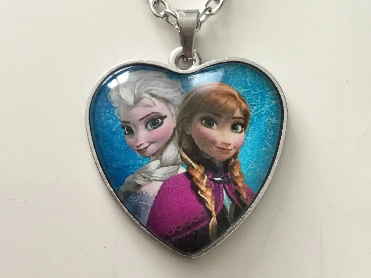 Billede 4 - Frost halskæde med Elsa og Anna fra Frost