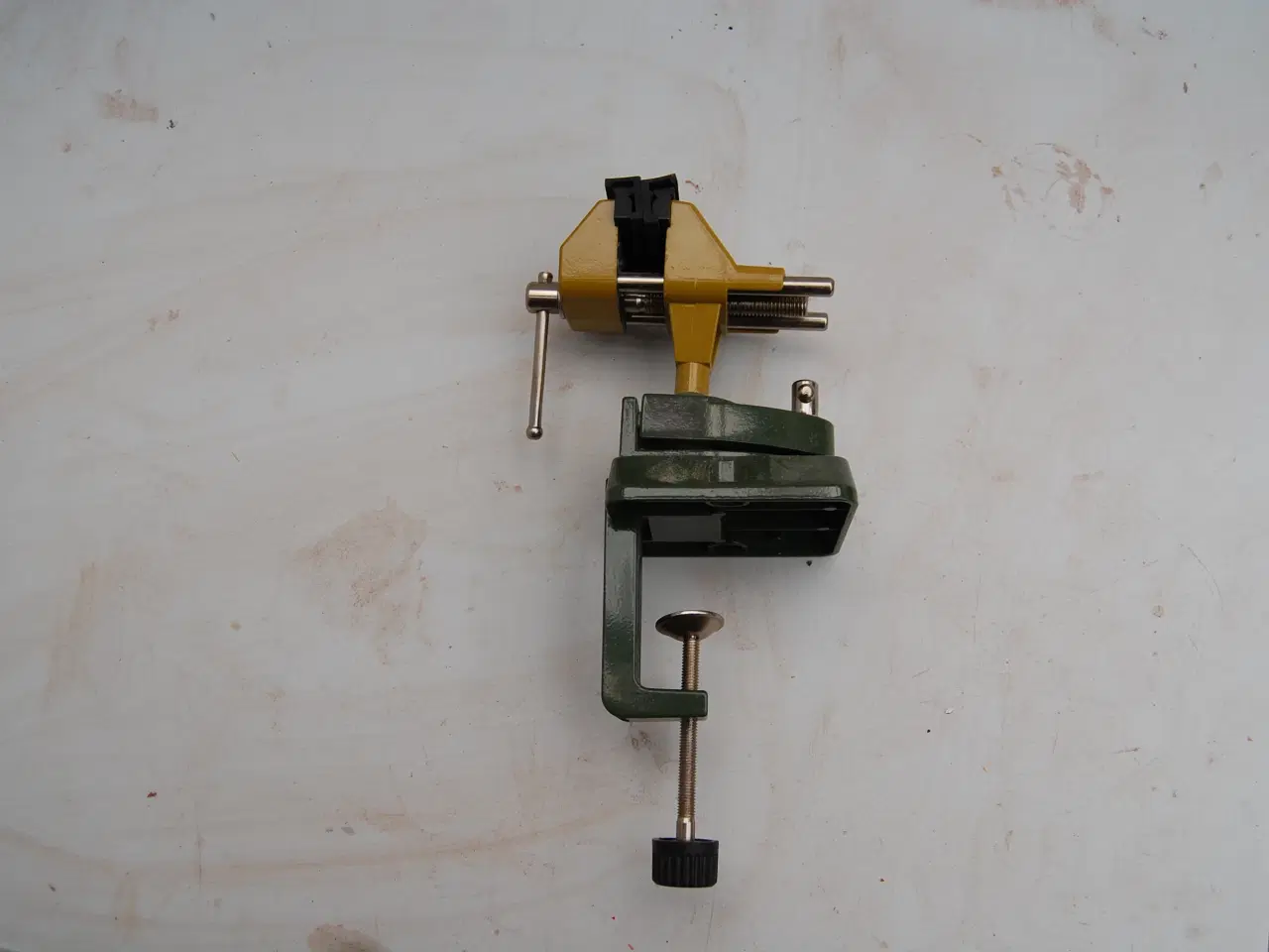 Billede 1 - Lille skruestik til hobby arbejde