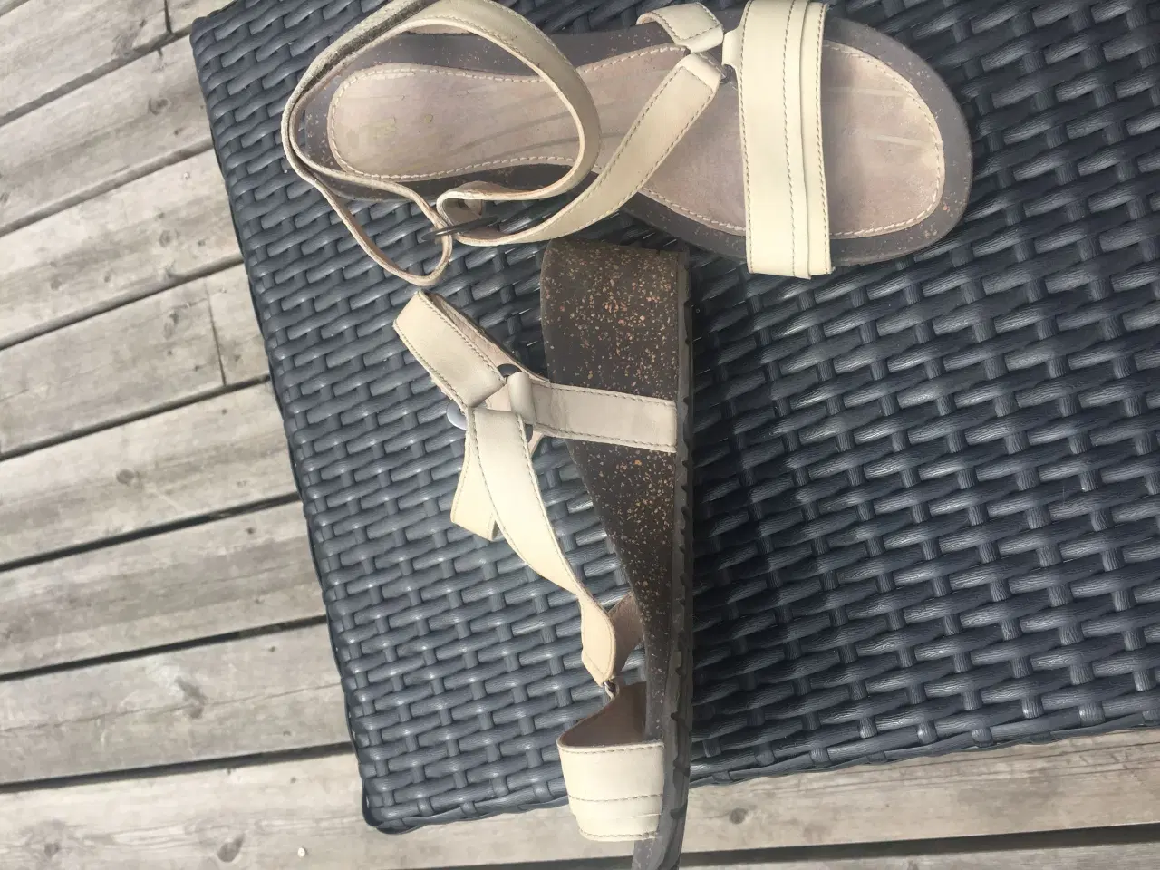 Billede 1 - Elegant sandal fra TEVA i skind.