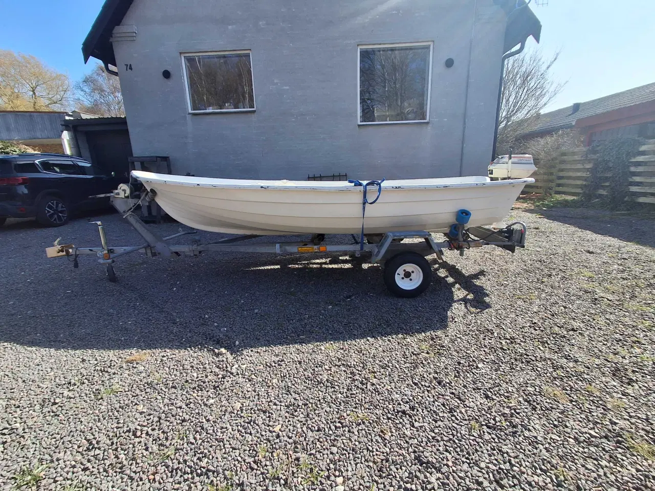Billede 1 - Jolle med motor og trailer – klar til brug