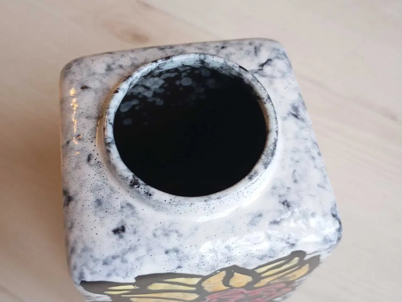 Billede 2 - Strehla vase med blomster motiv 