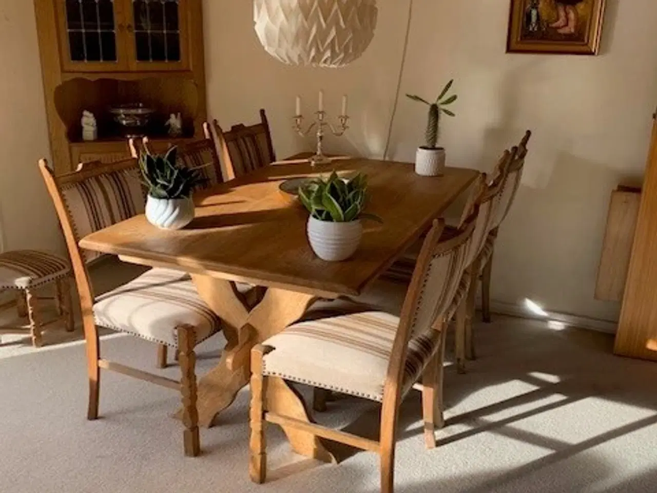 Billede 1 - Spisebord i afsyret egetræ med 6 stole