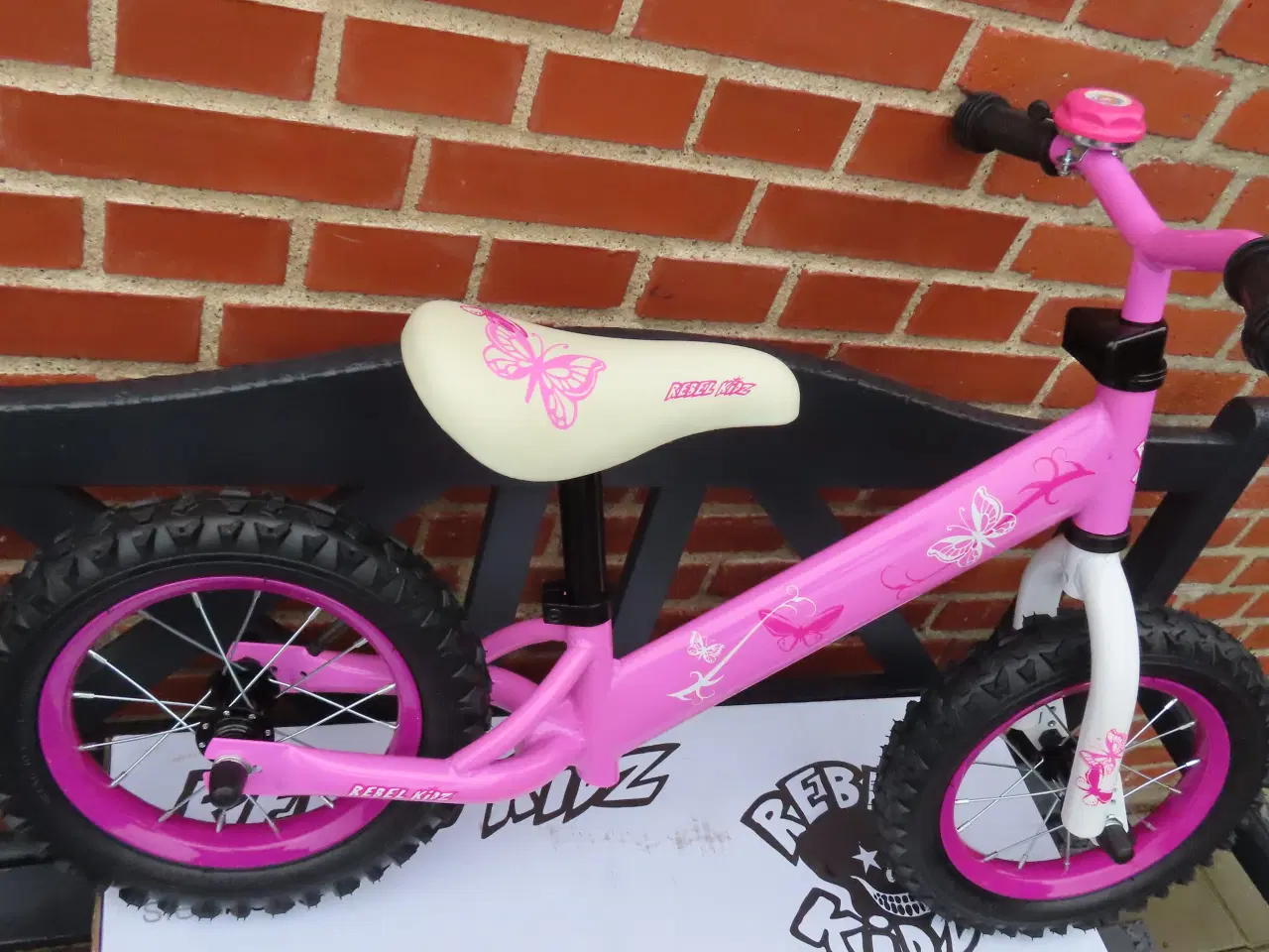 Billede 12 - Helt ny pink løbecykel 1-3 år. Hollandsk kvalitet