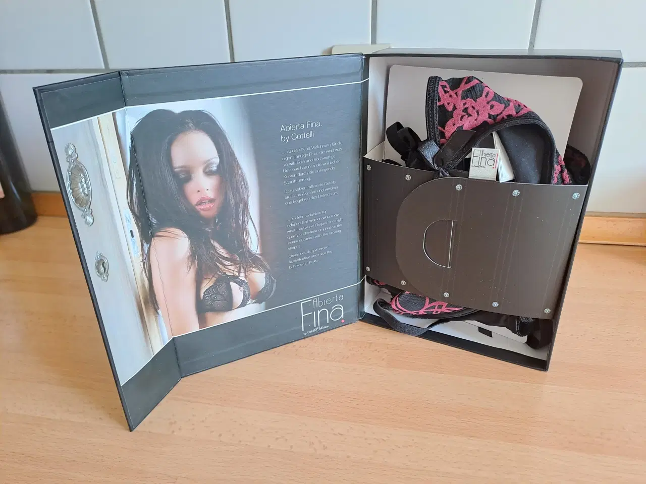 Billede 9 - Nyt BH-sæt med hofteholder og g-strengs trusser