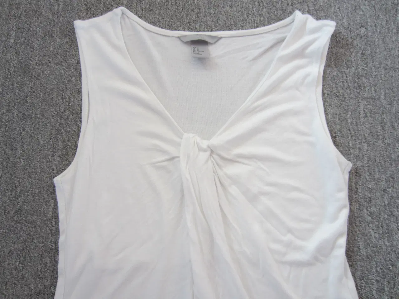 Billede 2 - Fin hvid bluse i str. M fra H&M