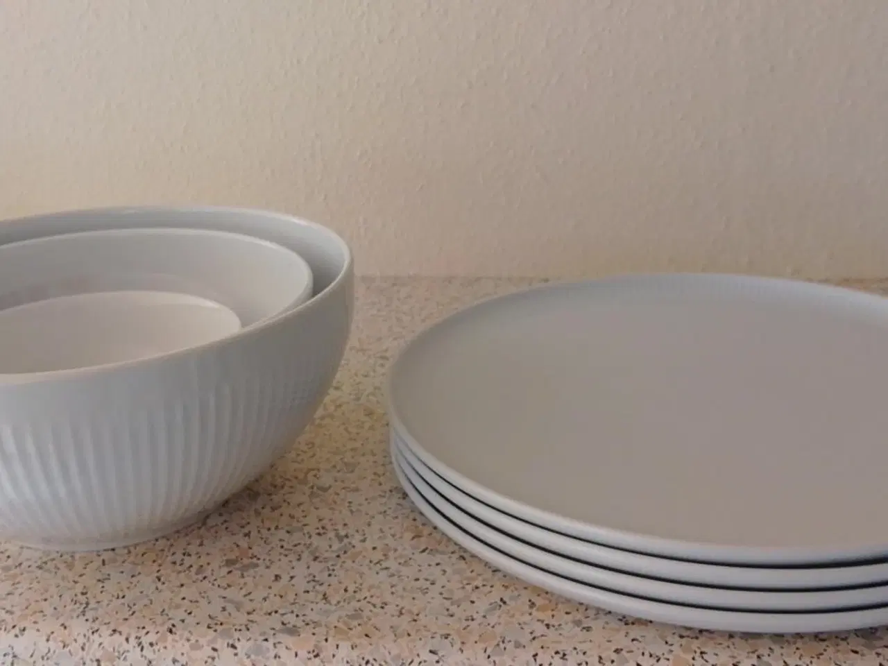 Billede 1 - Eva Trio.  4 pizzatallerkner og 3 skåle.