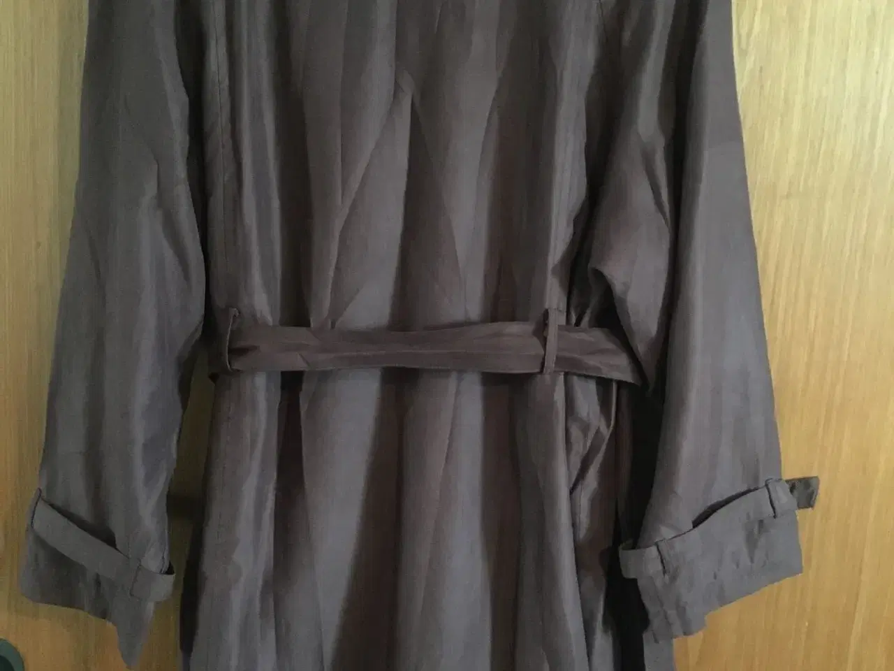 Billede 5 - Lækker mørkebrun frakke til salg