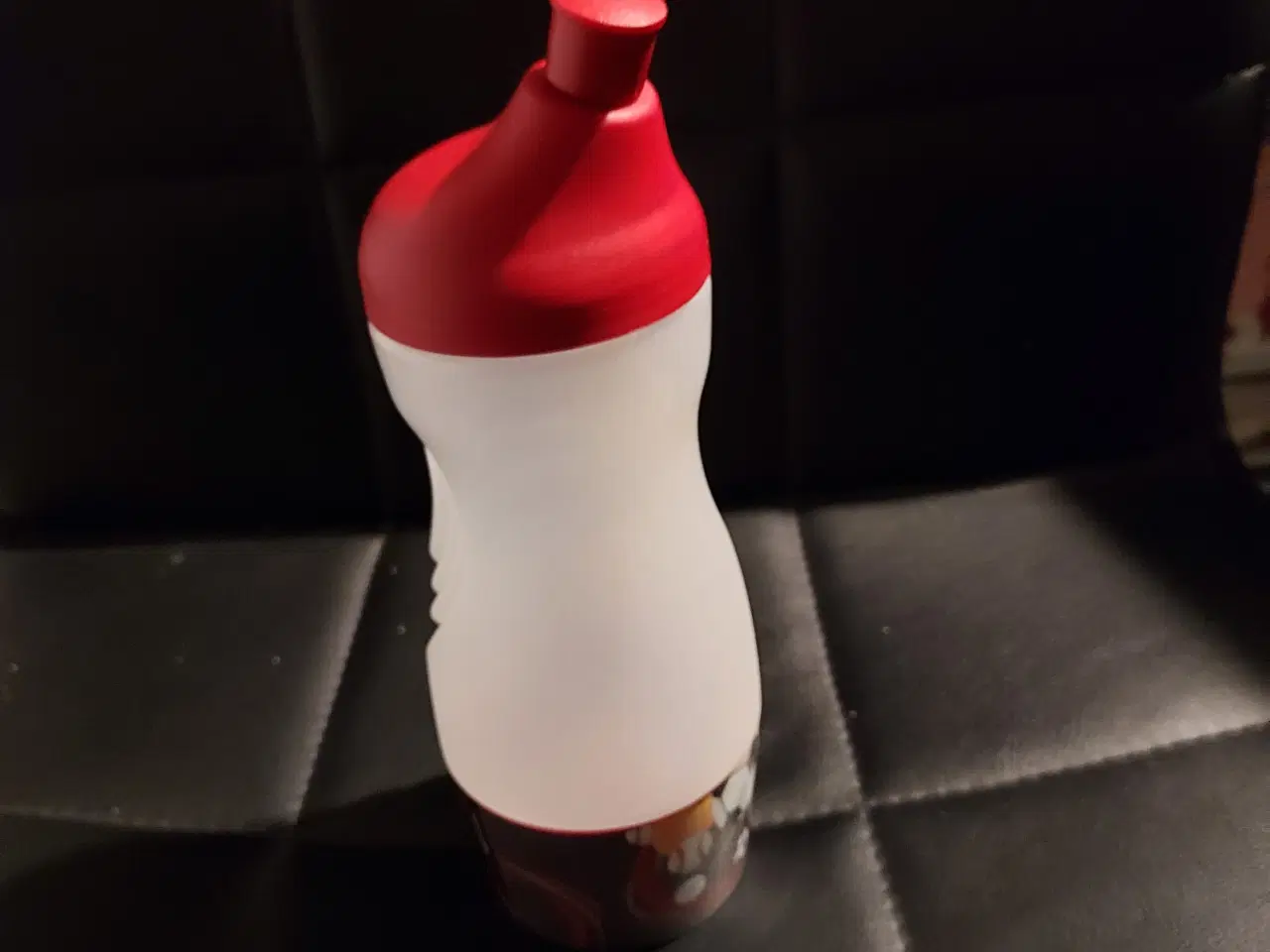 Billede 1 - Tupperware flaske med plads til nøgle eller andet 