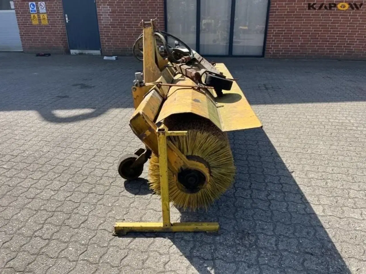 Billede 4 - - - - Fejekost